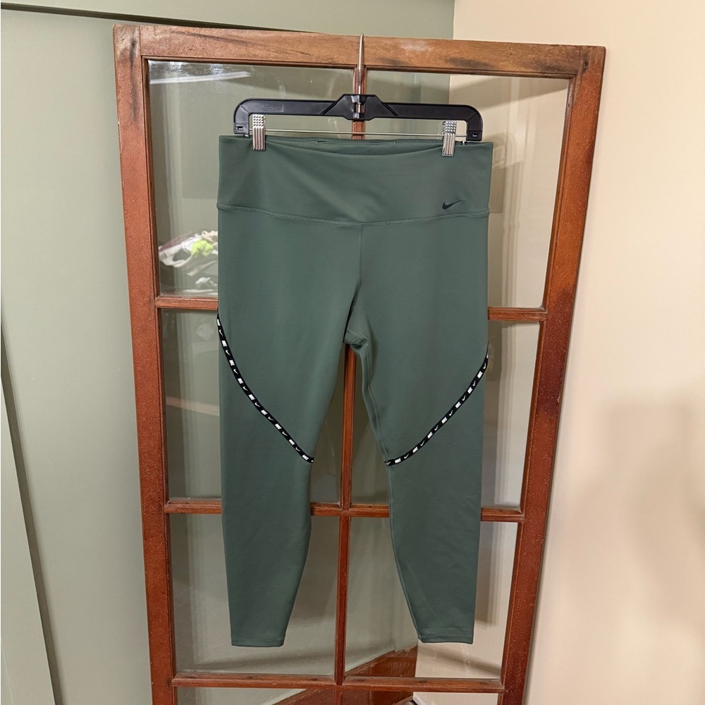 Nike Green Dri-FIT 7/8 Leggings - Size XL